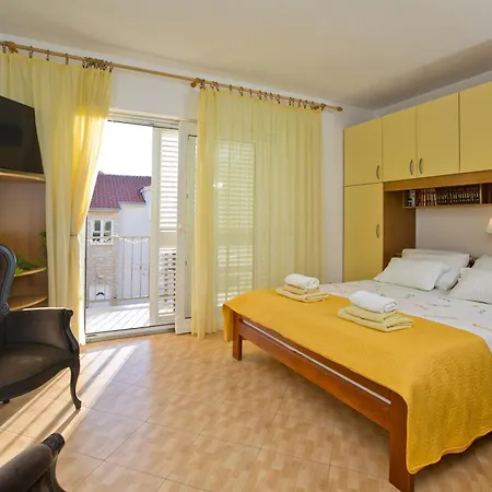 Matic Ograde Hvar Town