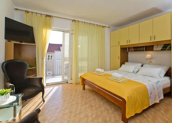 Matic Ograde Hvar Town